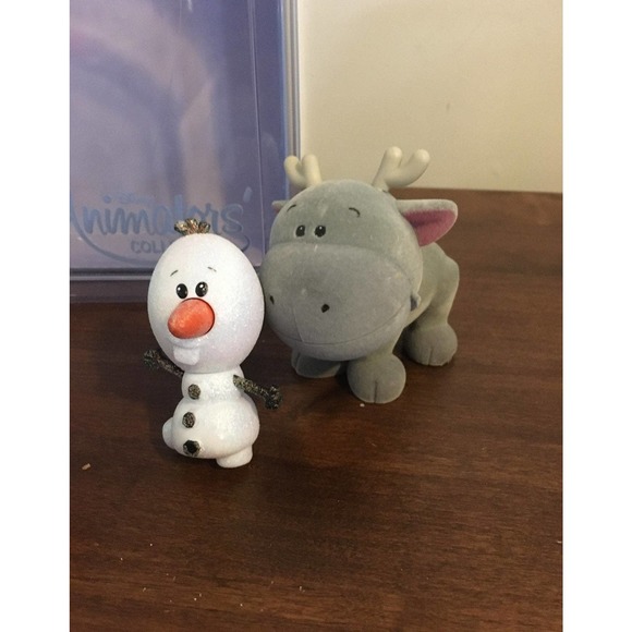 Frozen Disney Animator Collection dolls with accessories - Picture 5 of 9